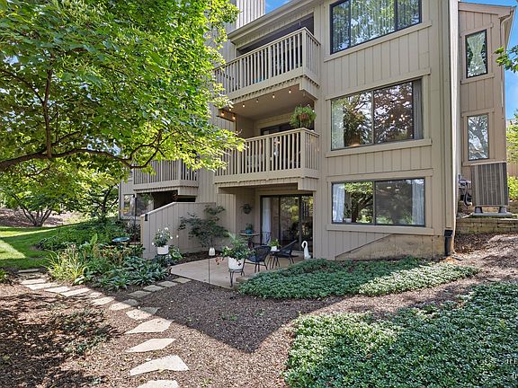 4th image of 70 Cedar Rdg APT C