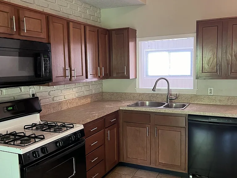 13915 Petwood Blvd — Photo 6