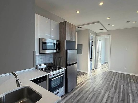 2nd image of 313 52nd St #5L