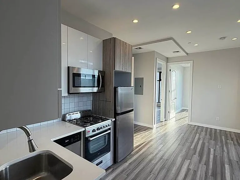 313 52nd St #5L — Photo 2