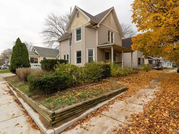 2104 10th St, Port Huron, MI 48060