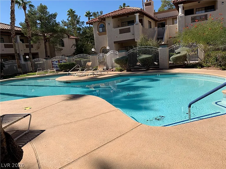 1411 Santa Margarita St #G — Photo 24