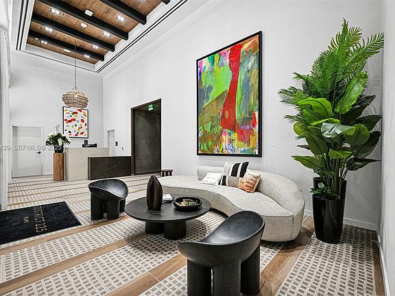 5th image of 225 N Miami Ave #901