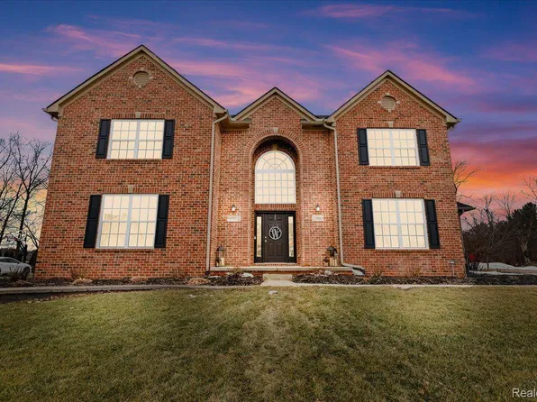 23881 Yerkes Dr, South Lyon, MI 48178