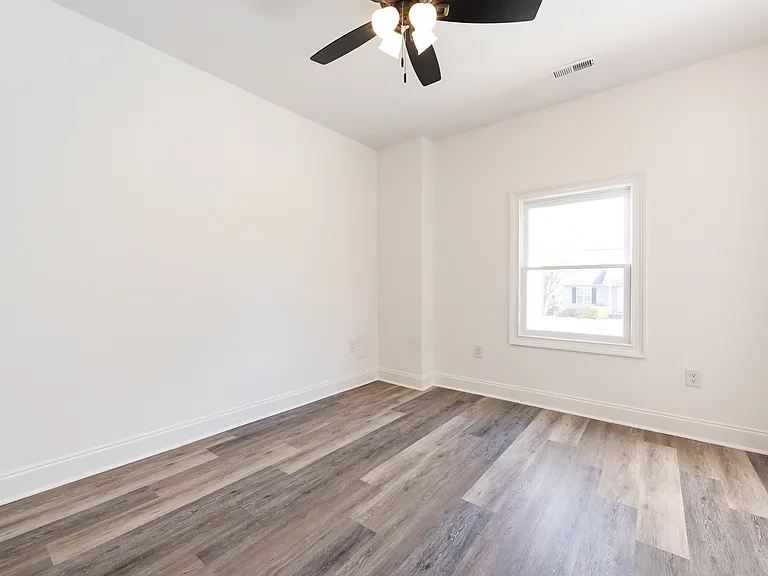 400 S Sanford St #A — Photo 10