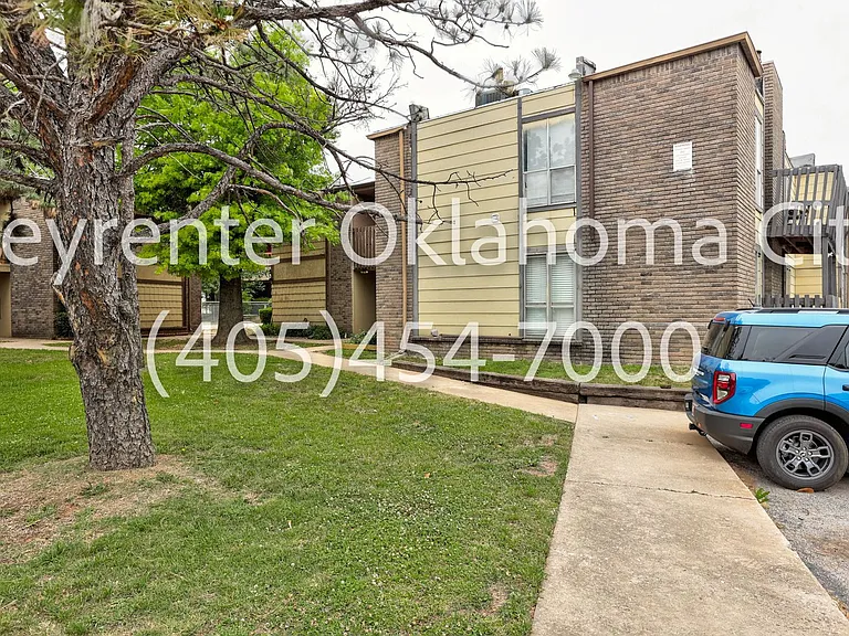 6554 N. Meridian Ave. Townhouse — Photo 2