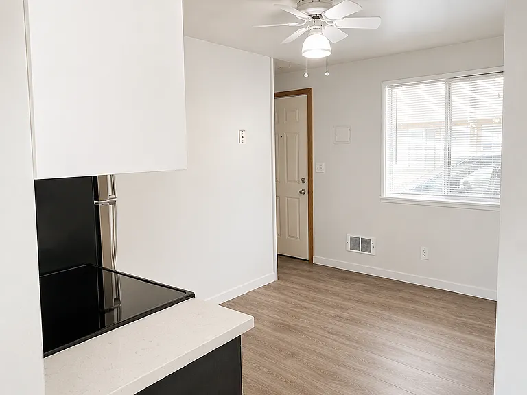 703 Woodford Ave N — Photo 19