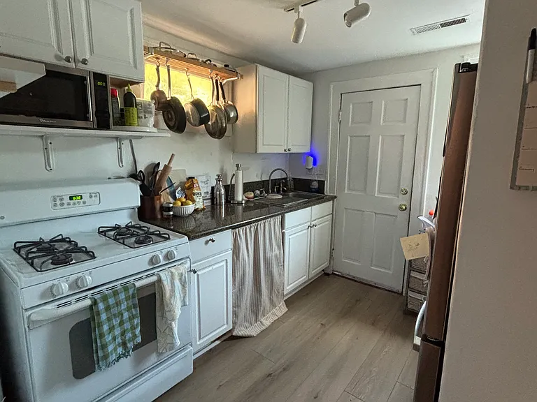 47 Kennedy St #B — Photo 8