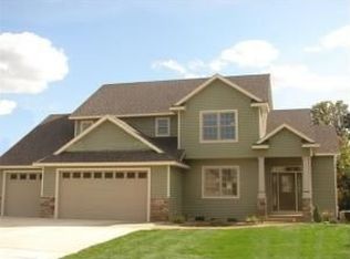 2924 Stone Park Dr NE, Rochester, MN 55906