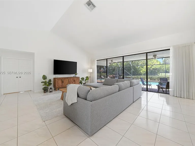 11008 Boca Woods Ln — Photo 5