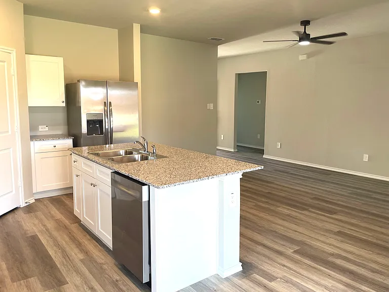 5552 Rollins Dr — Photo 23