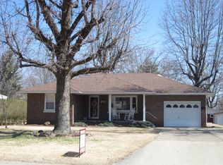 117 Fairview Dr, Carmi, IL 62821