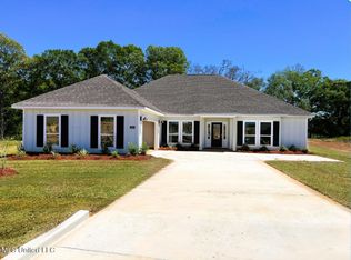 150 Firefly Dr, Lucedale, MS 39452