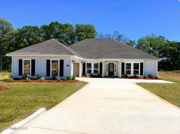150 Firefly Dr, Lucedale, MS 39452