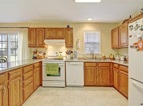 4th image of 6 Old Farm Ln