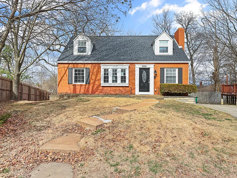 2904 Greentop Ct — Photo 2