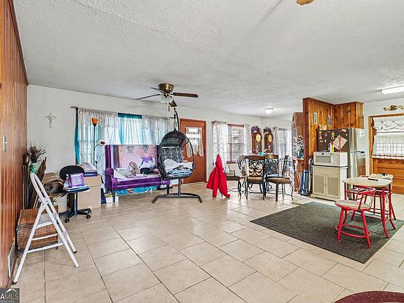 3rd image of 1551 Rex Rd