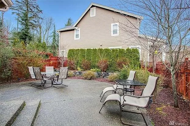 2527 NE Larchmount St — Photo 3