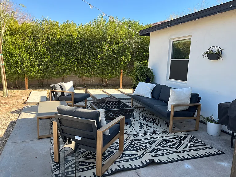 1832 E Crittenden Ln — Photo 12
