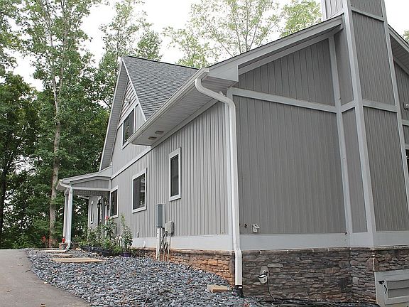 3rd image of 332 Two Rivers Dr