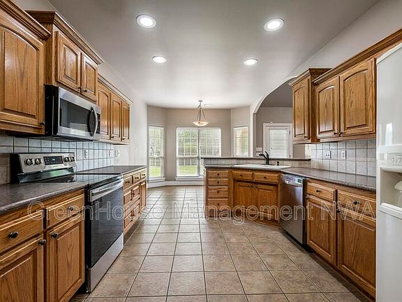 5th image of 815 S Brookside Ct