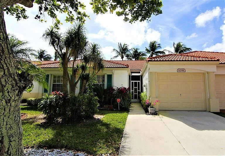 6098 Lake Hibiscus Dr — Photo 1