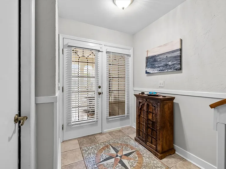 2392 Hanover Dr — Photo 6