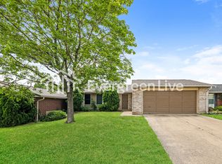 8679 Belle Chase Dr, Huber Heights, OH 45424
