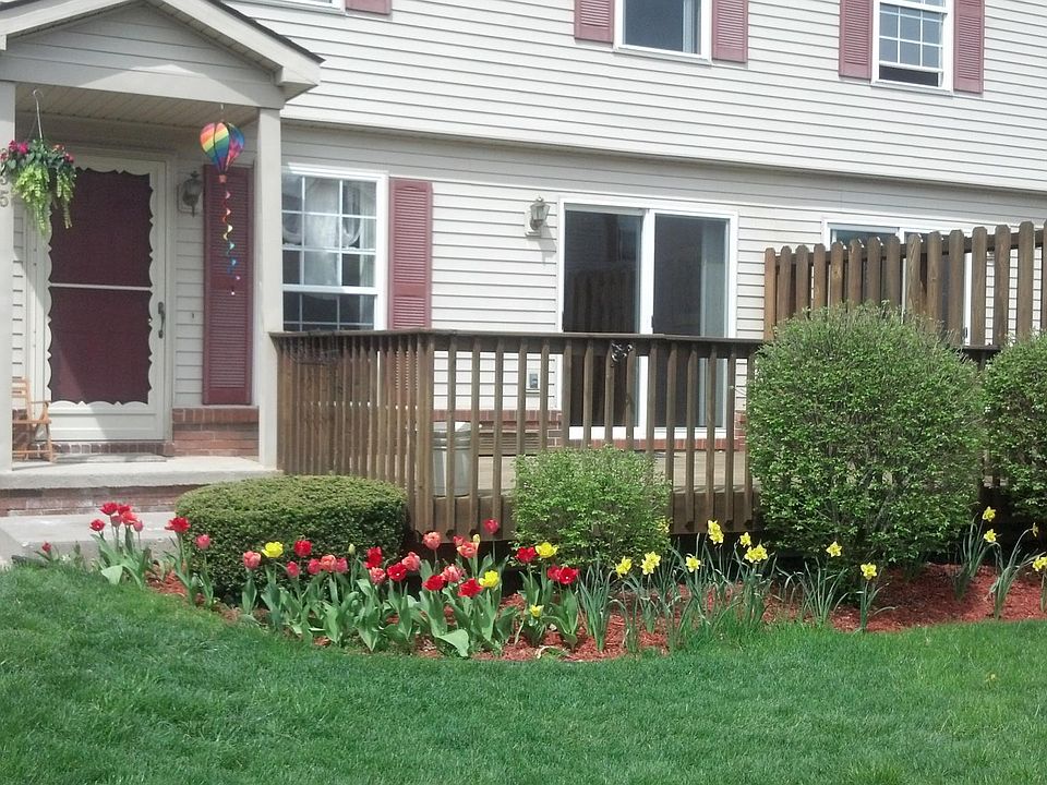 1st image of 835 Oakwood Dr
