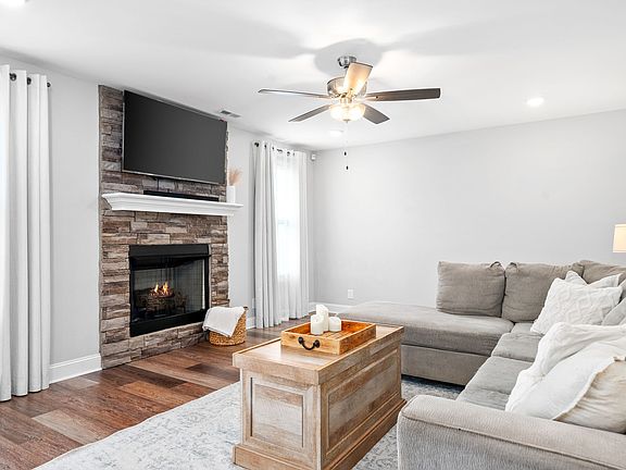 2nd image of 2900 Teakwood Dr