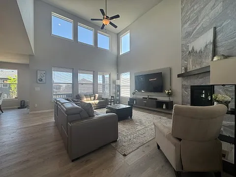 7983 Pennydale Dr — Photo 6
