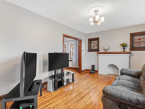 4th image of 6217 Marquette Ave