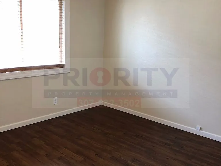 311 E Walnut St — Photo 7