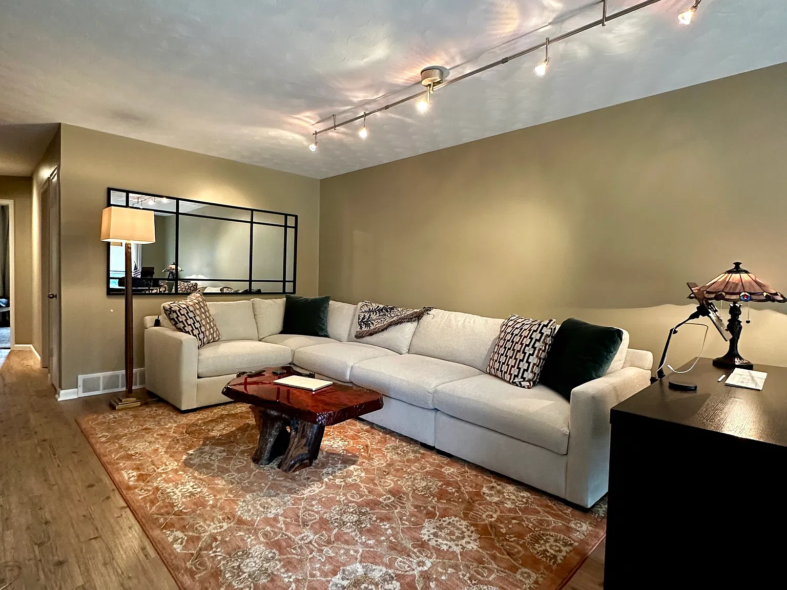 2 bed, 1800 sqft, $1,900 — Photo 3