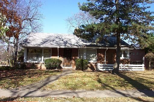 2nd image of 1915 Bosworth Ln