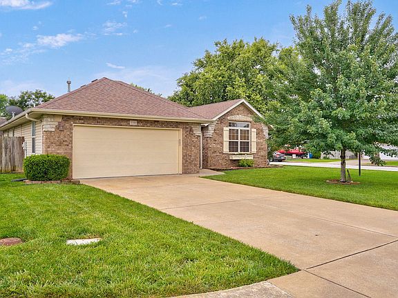 3rd image of 1346 W Durham Circle