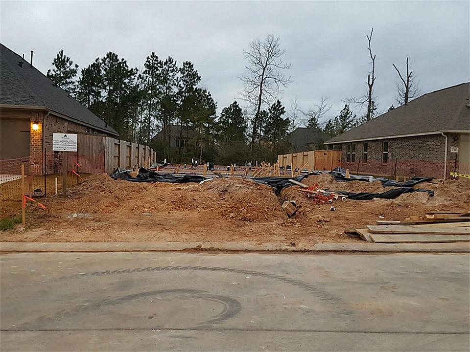 2nd image of 135 Grinnell Trl