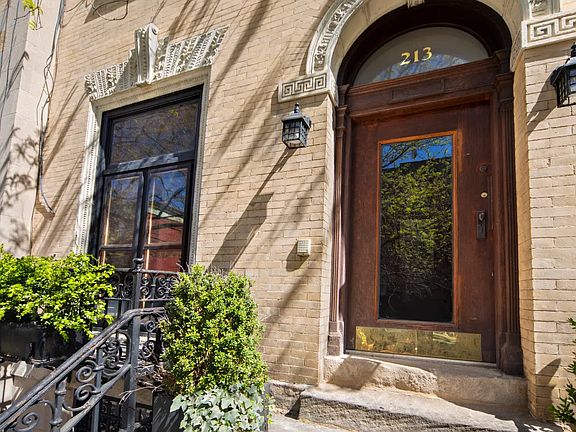 2nd image of 213 W 138th St