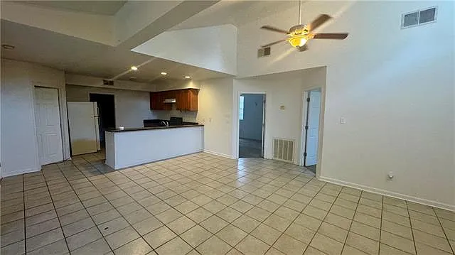 3 bed, 2.0 bath, 1254 sqft, $2,500 — Photo 2