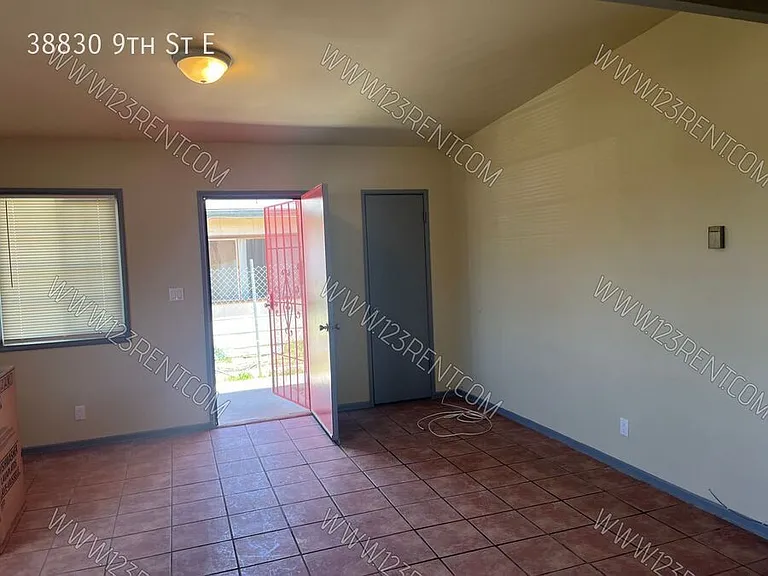 38830 9th St E — Photo 5