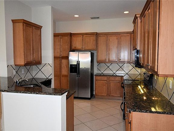 3rd image of 10286 Carolina Willow Dr
