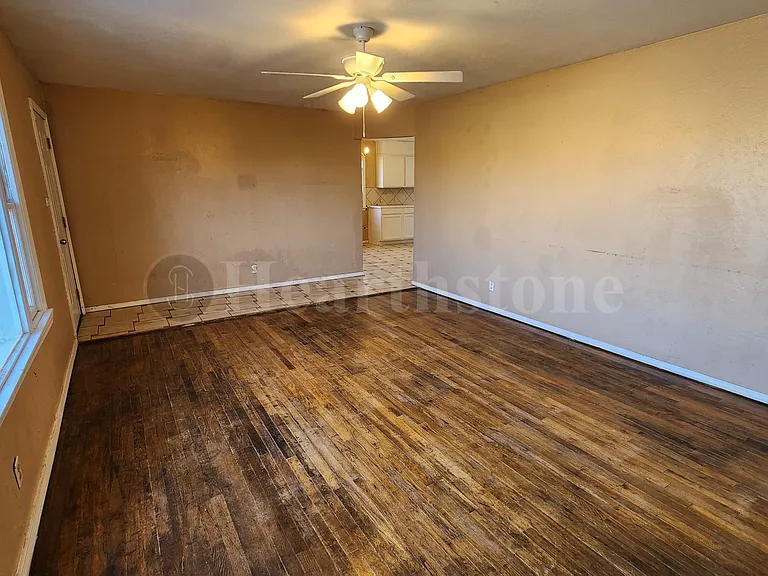 1012 E Brazos St — Photo 17