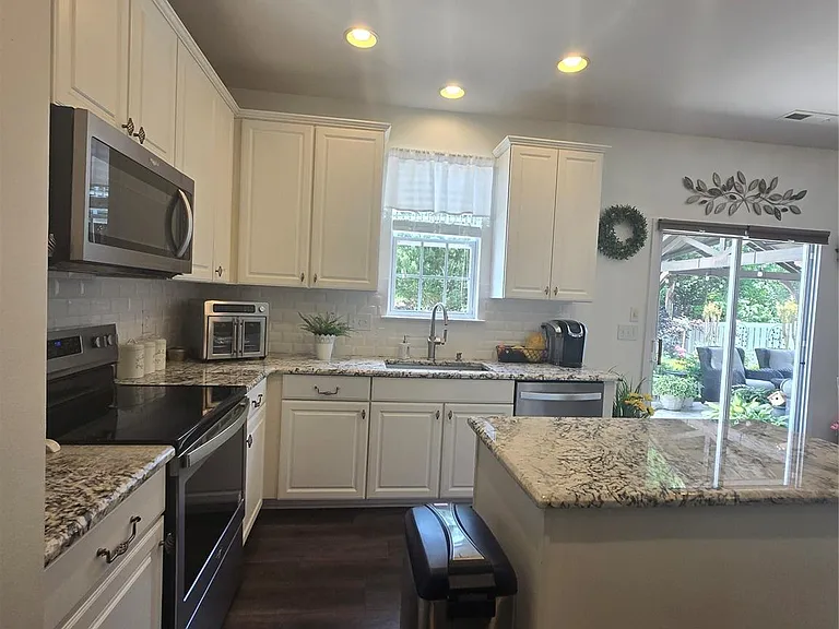 6503 Manitoba Ln — Photo 27
