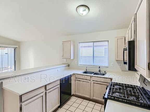 3rd image of 8137 Calvin Crest Ave