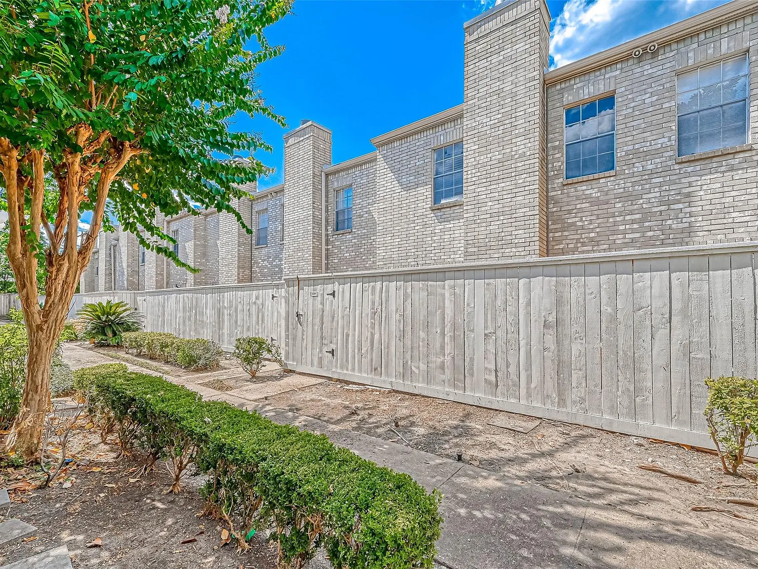 2 bed, 2.5 bath, 1620 sqft, $1,750 — Photo 4