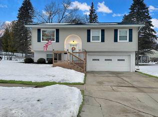1732 Ridge Dr, Freeport, IL 61032