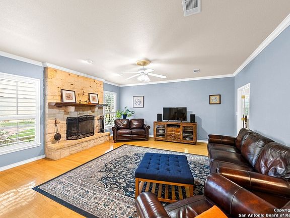 4th image of 100 Glen Lakes Ct W