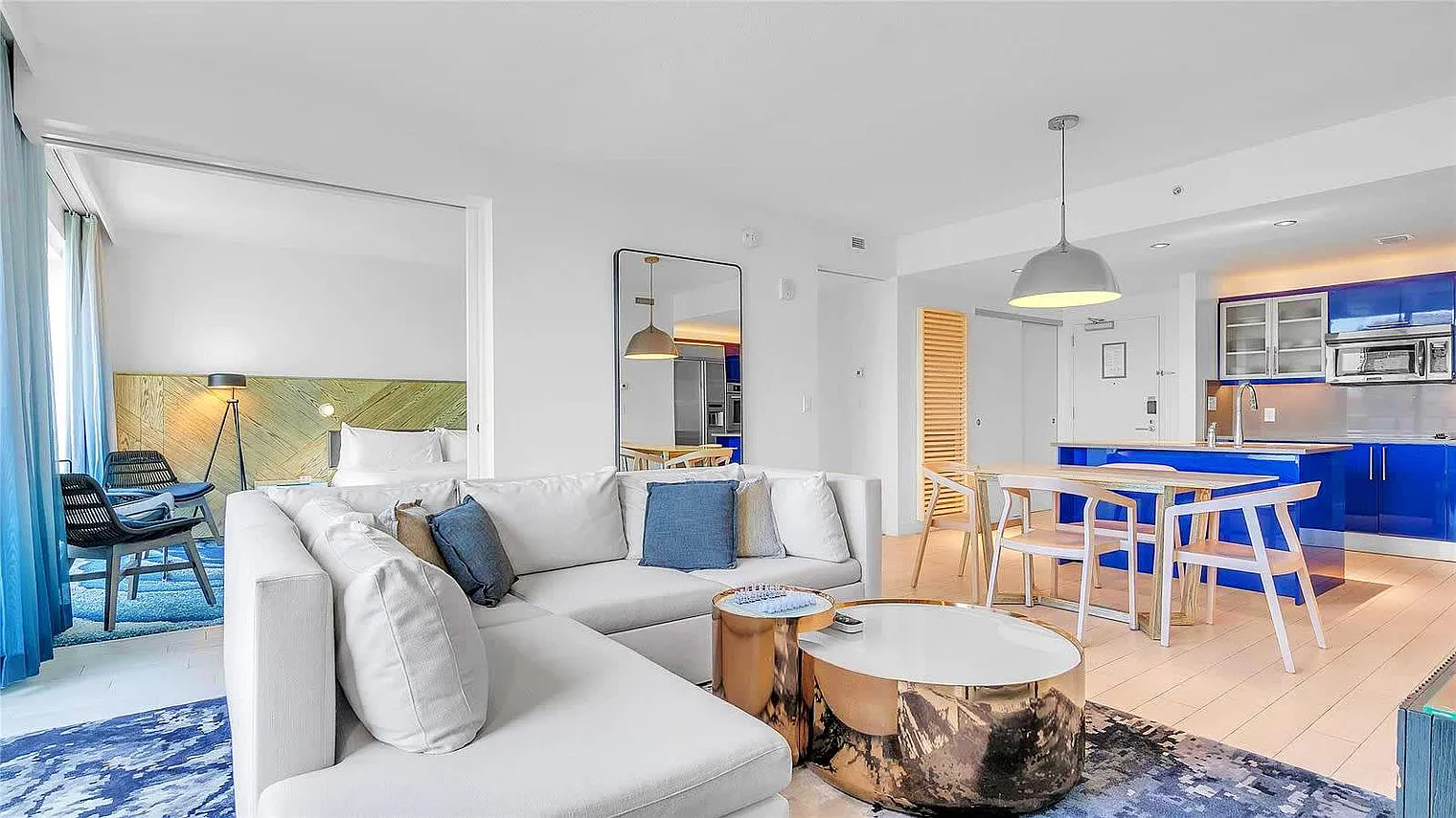 2 bed, 2.0 bath, 990 sqft, $5,421 — Photo 4