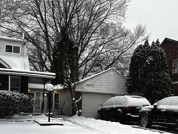 2nd image of 13731 Castleton St