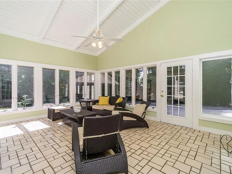 565 River Chase Point — Photo 10